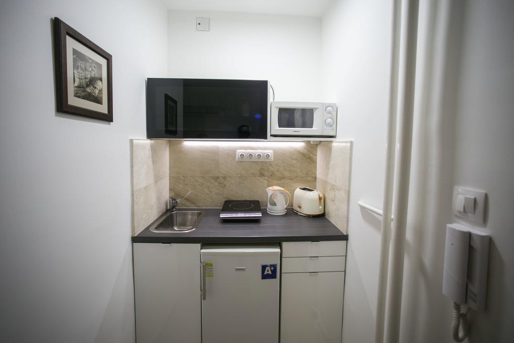 Apartmán Downtown With Balcony & Optional Garage & Restaurant In The Building