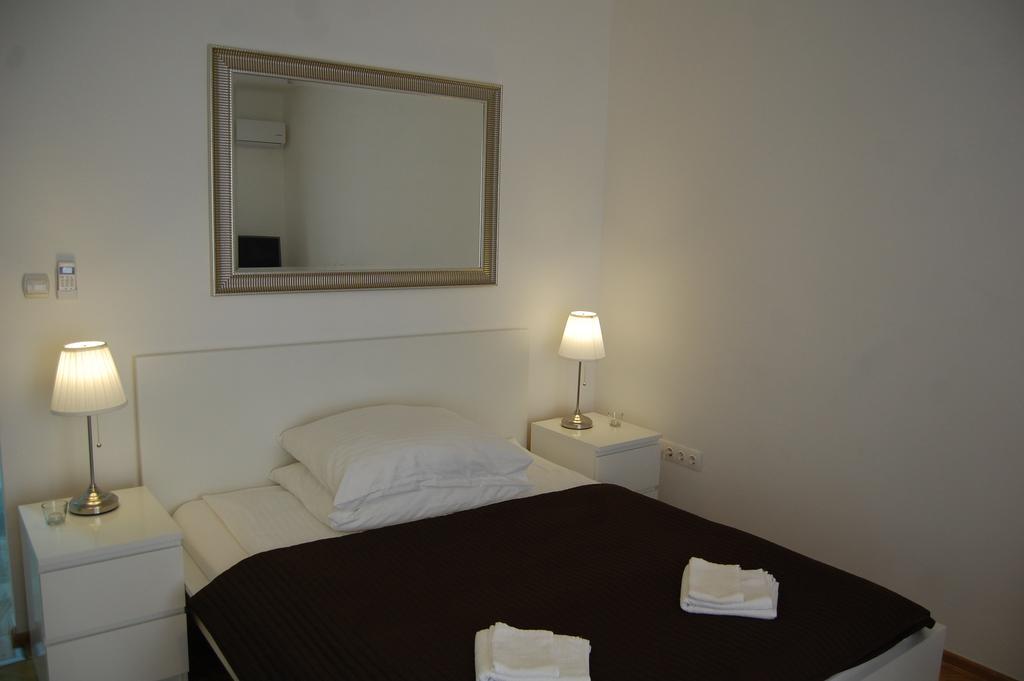 Downtown With Balcony & Optional Garage & Restaurant In The Building Apartmán *