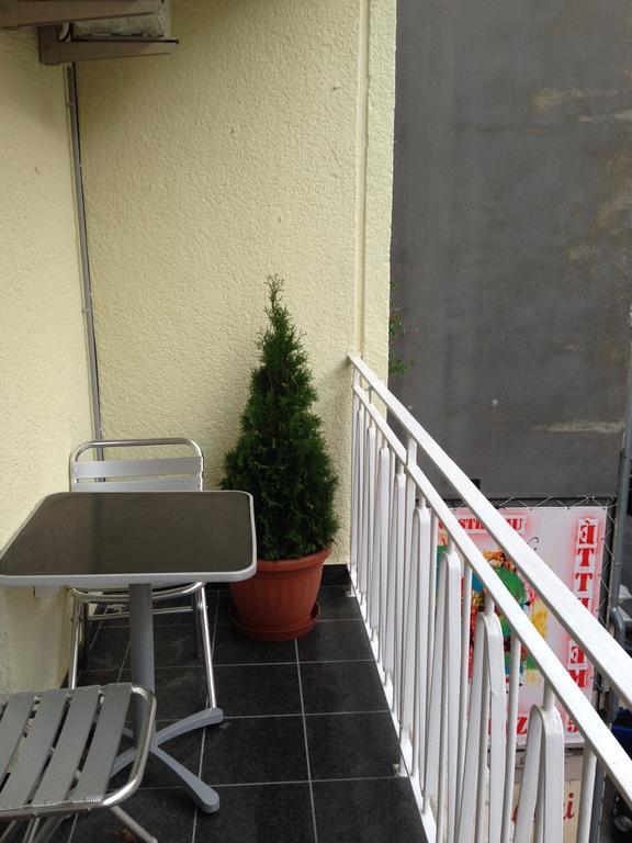 Apartmán Downtown With Balcony & Optional Garage & Restaurant In The Building *