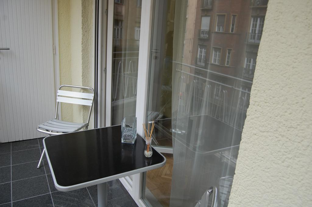 Apartmán Downtown With Balcony & Optional Garage & Restaurant In The Building